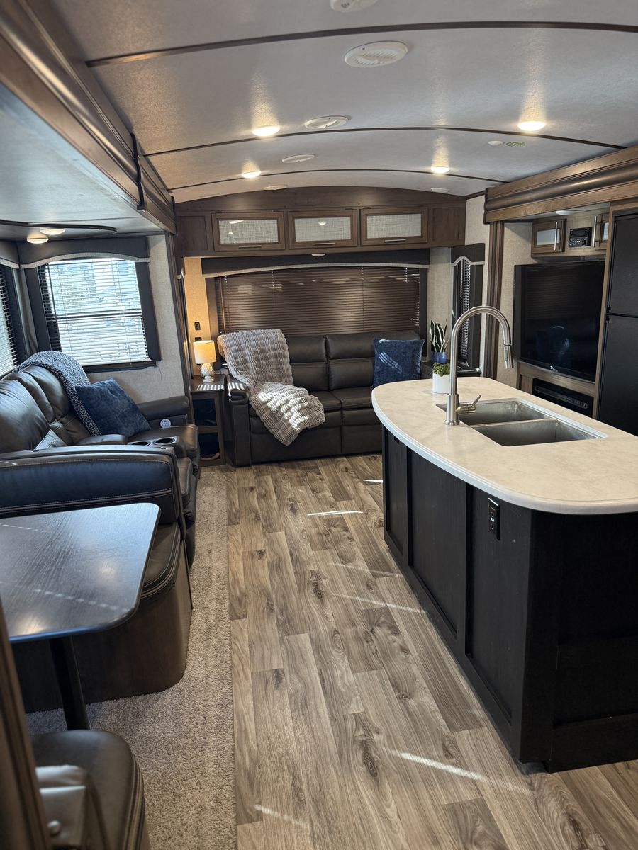 2021 Keystone Cougar Half Ton Travel Trailer 32RLi