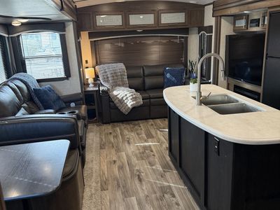 2021 Keystone Cougar Half Ton Travel Trailer 32RLi