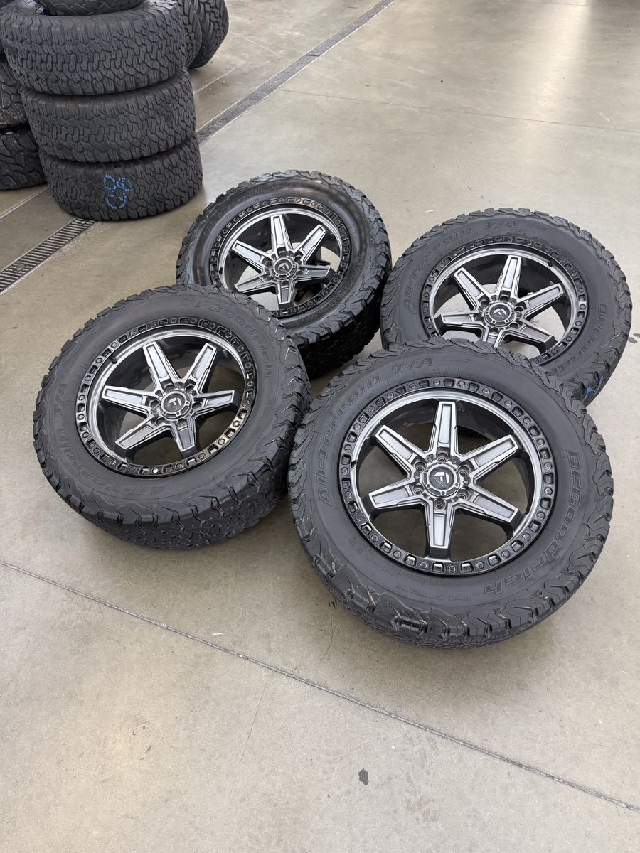 20x9 fuel custom wheels/ 285/60/20 bfg ko2