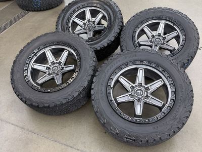 20x9 fuel custom wheels/ 285/60/20 bfg ko2