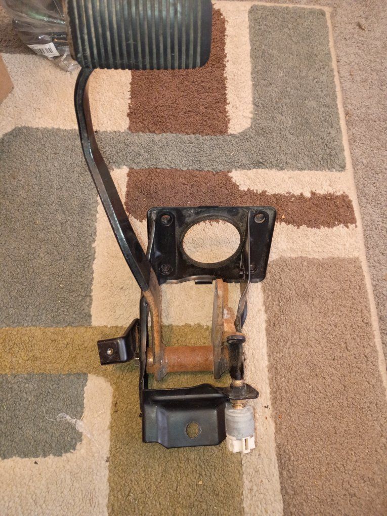 OEM 1996–2002 Toyota 4Runner Brake Pedal Assembly