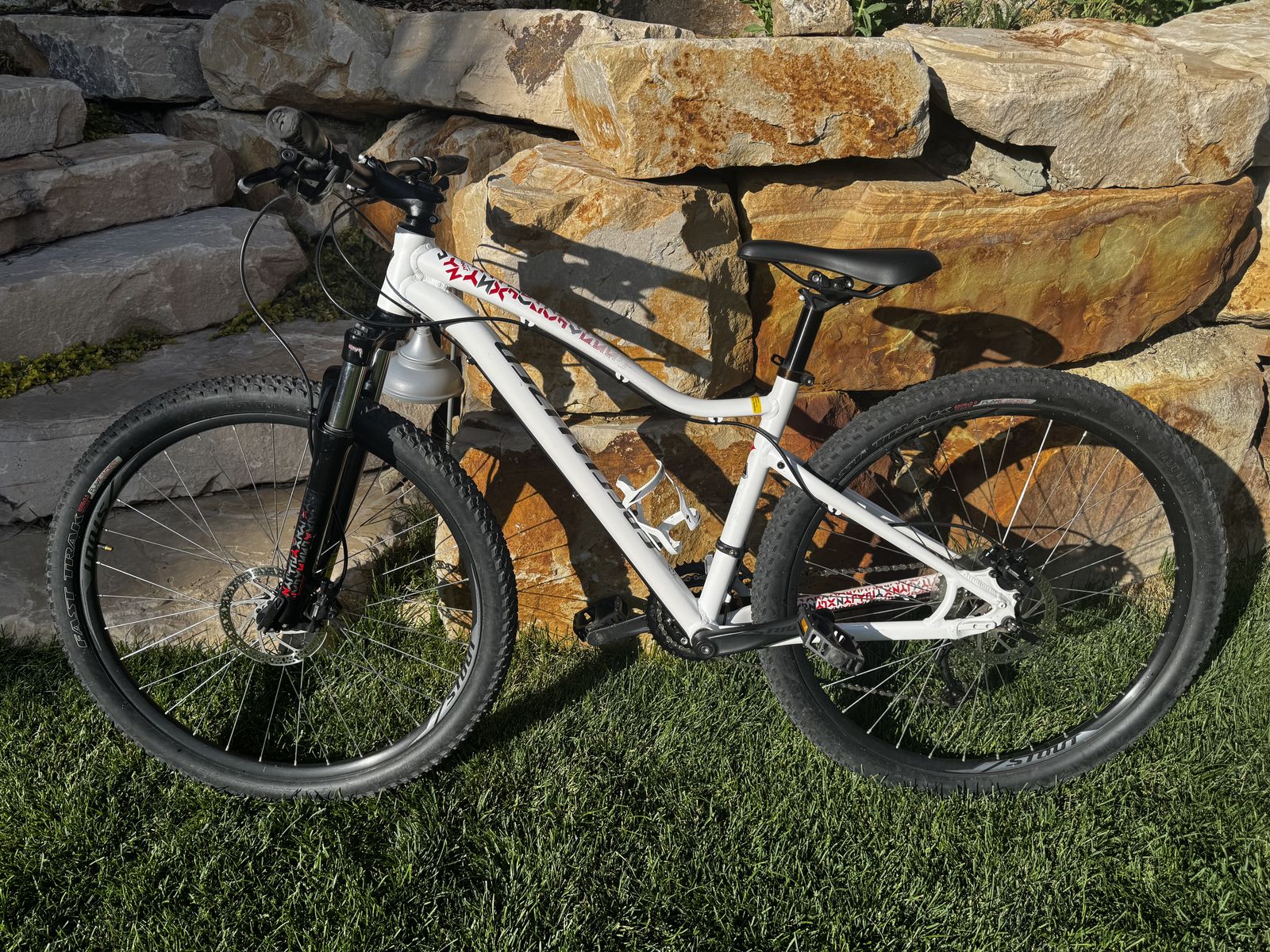 2015 Specialized Jynx Comp 650b Mountain Bike – Medium