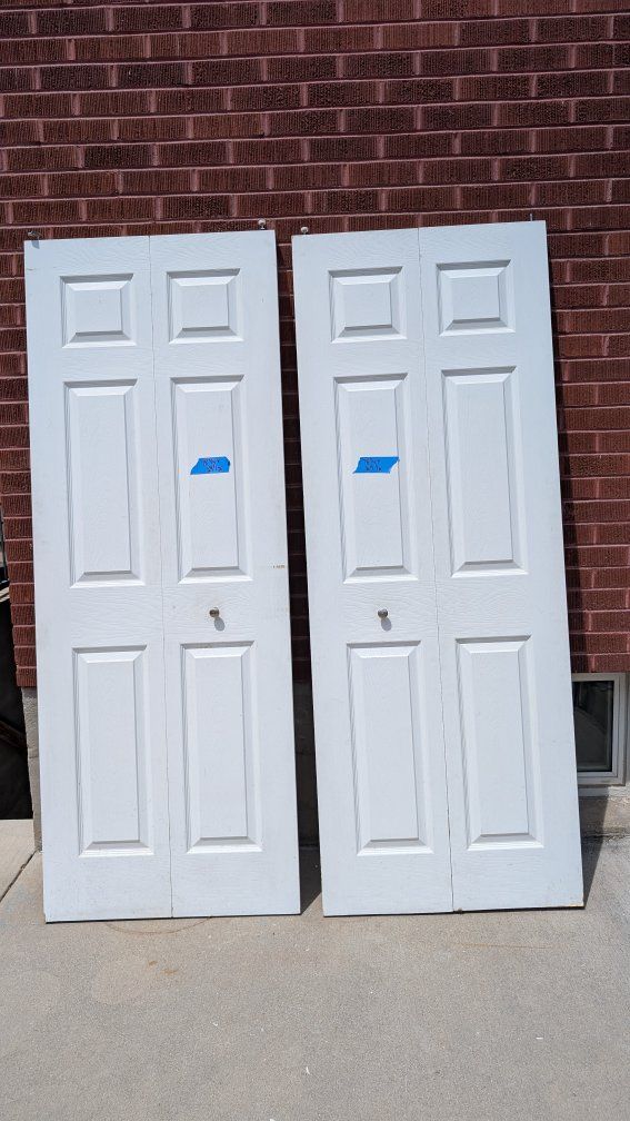 White Bi-Fold Closet Doors - 78 3/4" x 29 1/2" - 6 Panel Style