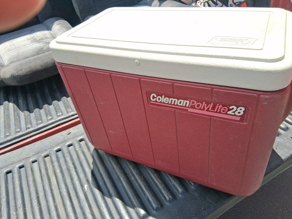 Colman PolyLite28 Cooler Great Condition!