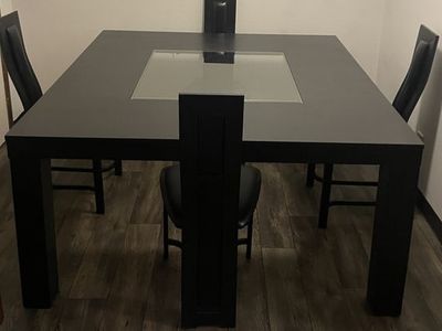 GORGEOUS HIGH END DINING TABLE