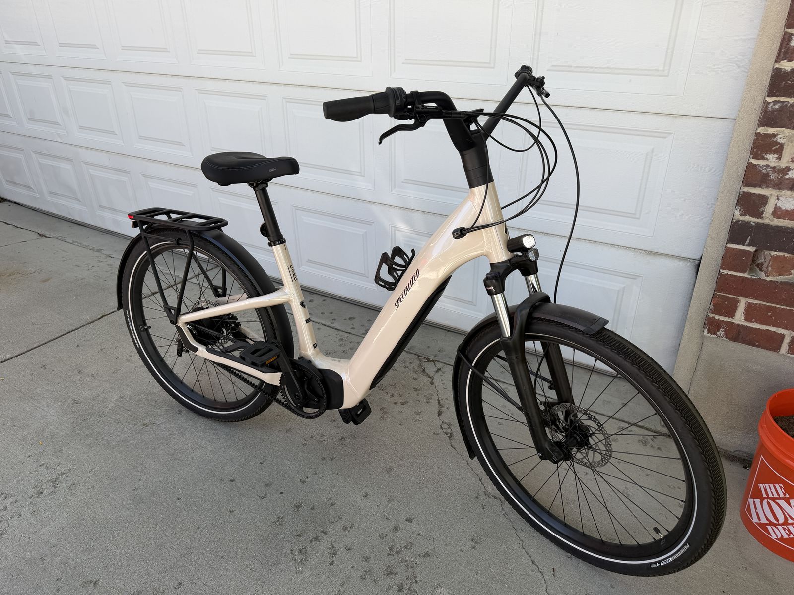 Like new 2022 Specialized Turbo Como 3.0 IGH electric bike, large, only 21 miles