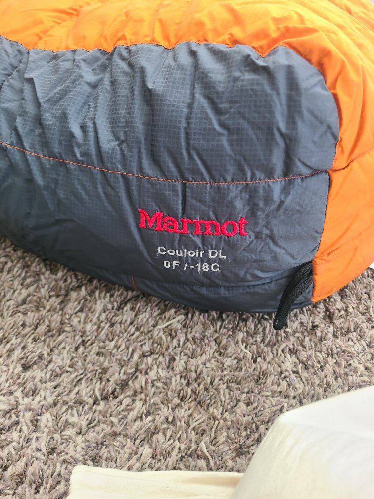 Marmot  0 degree F. Like New, Couloir 800 Goose down Sleeping Bag(Long 6'6)