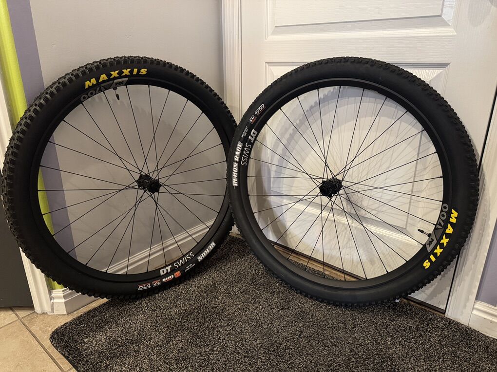 DT Swiss XM1700 30mm 29 Boost wheelset Maxxis Rekon