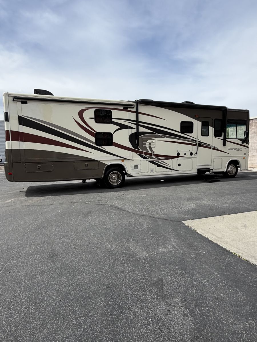 2015 35ft Class A Motorhome.