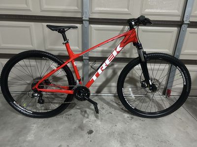 Trek Marlin 6 - Large W/ 29” Wheels