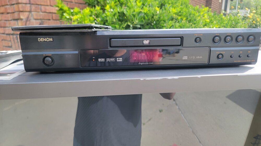 TV 75" Mitsubishi HD is premium 2000's millennial