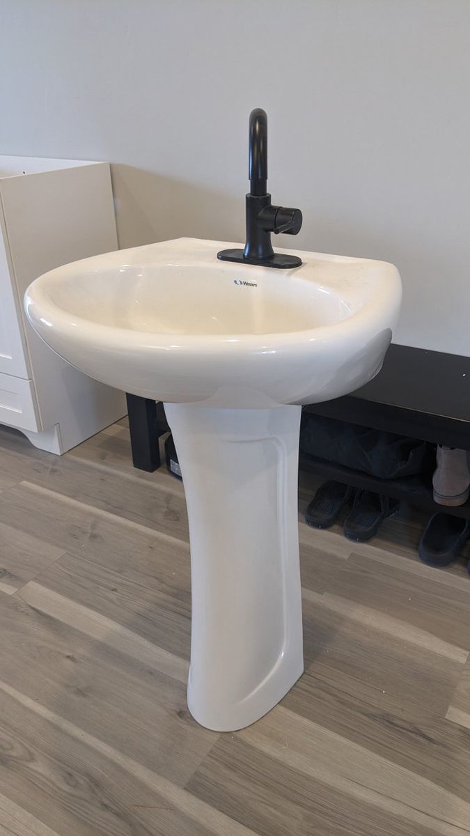 Pedestal Sink & faucet for sale