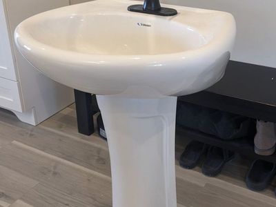 Pedestal Sink & faucet for sale