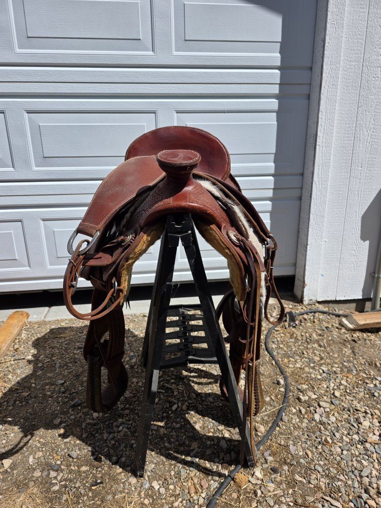 Corriente 20" Saddle