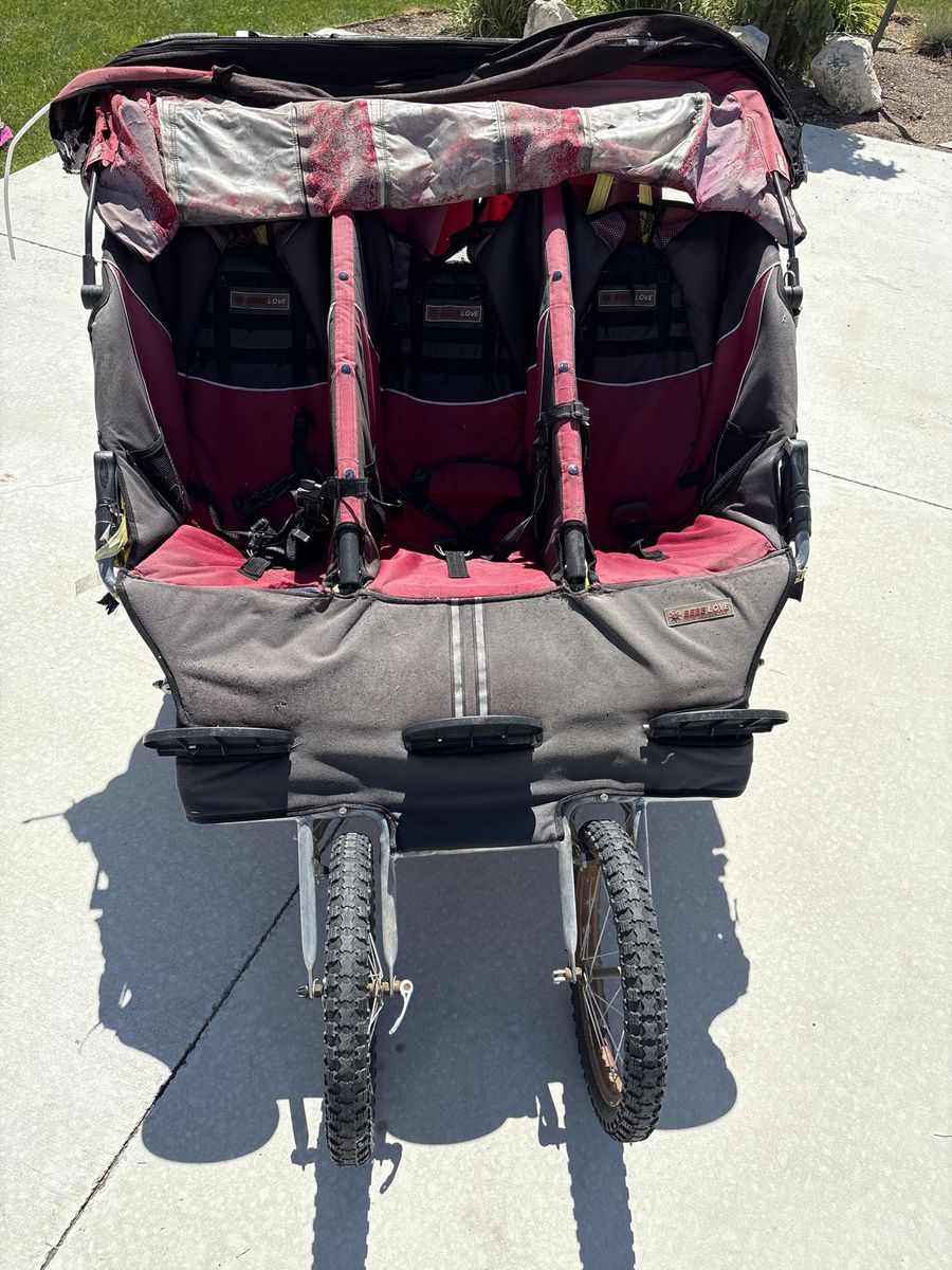 Triple jogging stroller