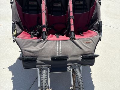 Triple jogging stroller
