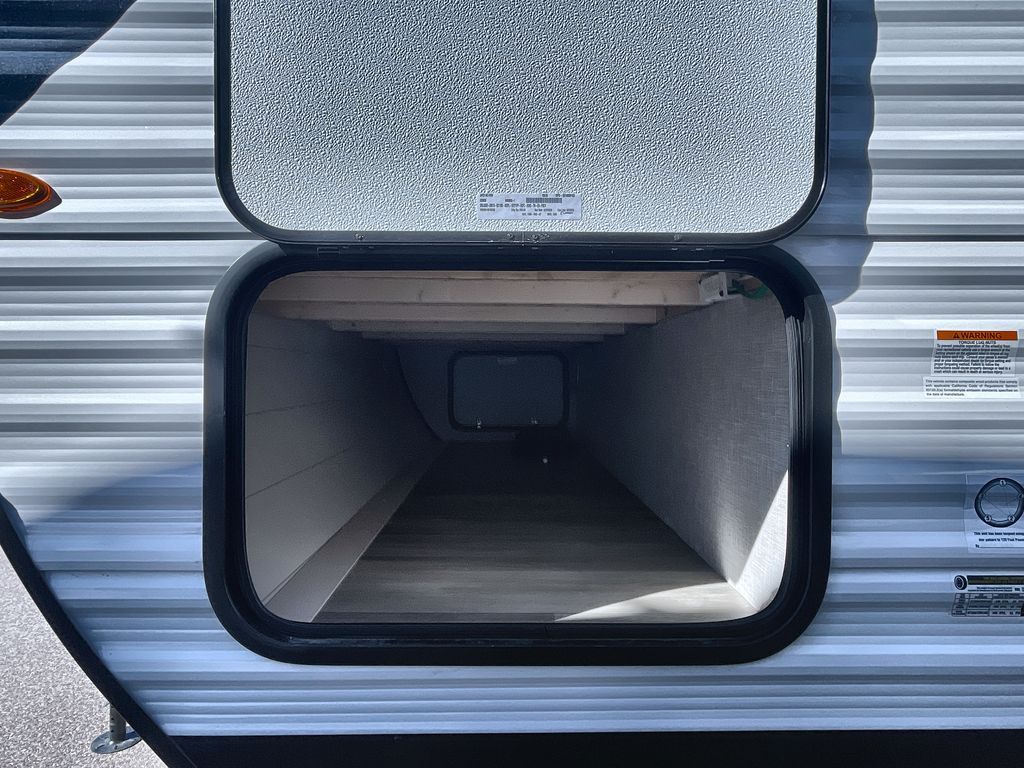 Main image 6