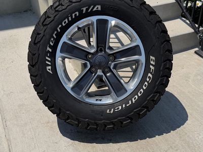 Jeep Wrangler Rims and Tires 275/65R18 Bfgoodrich Ko3 Load E Almost new
