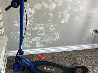 Razor E200 Blue Electric Scooter - Pre-owned, Great Condition, Fun for Kids