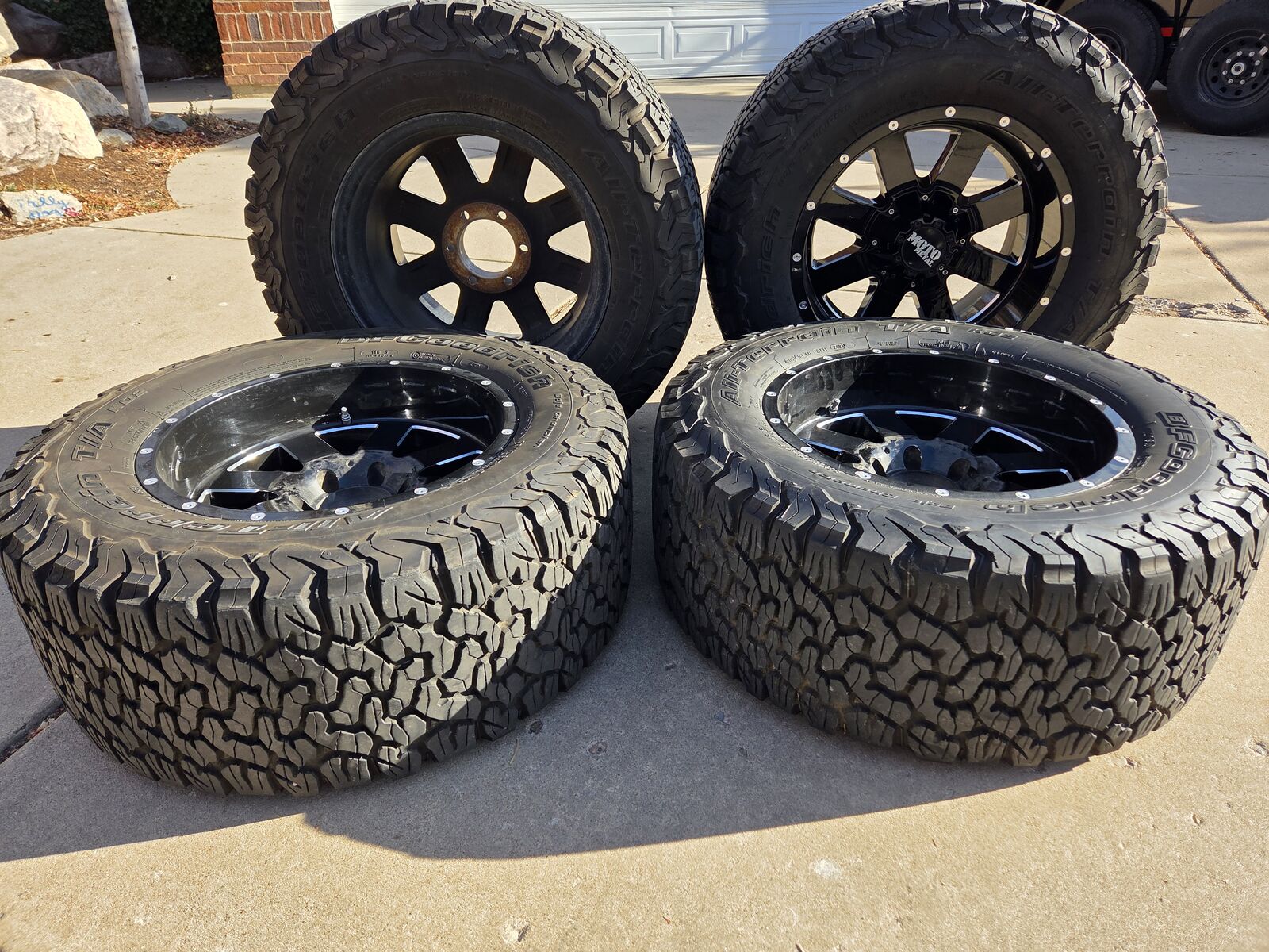 Moto Metal MO962 Wheels with BF Goodrich All-Terrain T/A KO2 Tires