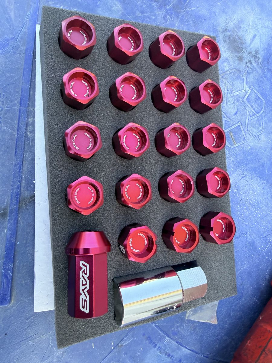 RAY lug nuts