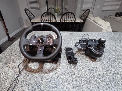 Full Logitech G920 simulator wheel. Xbox and PC edition. Shifter assembly and pedals Included!
