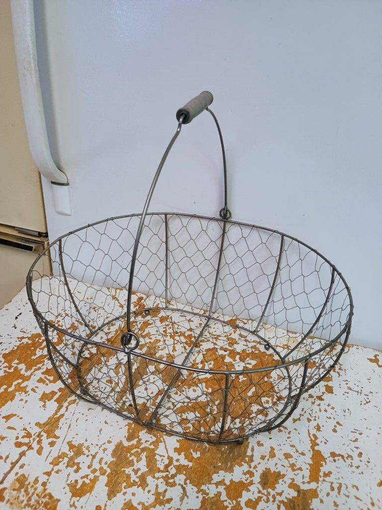 Large Galvanized Metal Wire Egg Basket Oval with Handle Farmhouse Rustic Decor