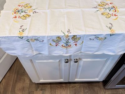 Vintage Embroidered Chick Flower Tablecloth