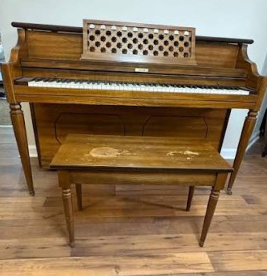 Upright piano