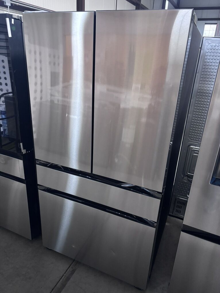 New Bespoke 29cu.ft Refrigerator W/Beverage Center