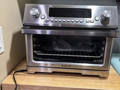 Instant Omni Plus Toaster Oven and Air Fryer with Owners Manual!