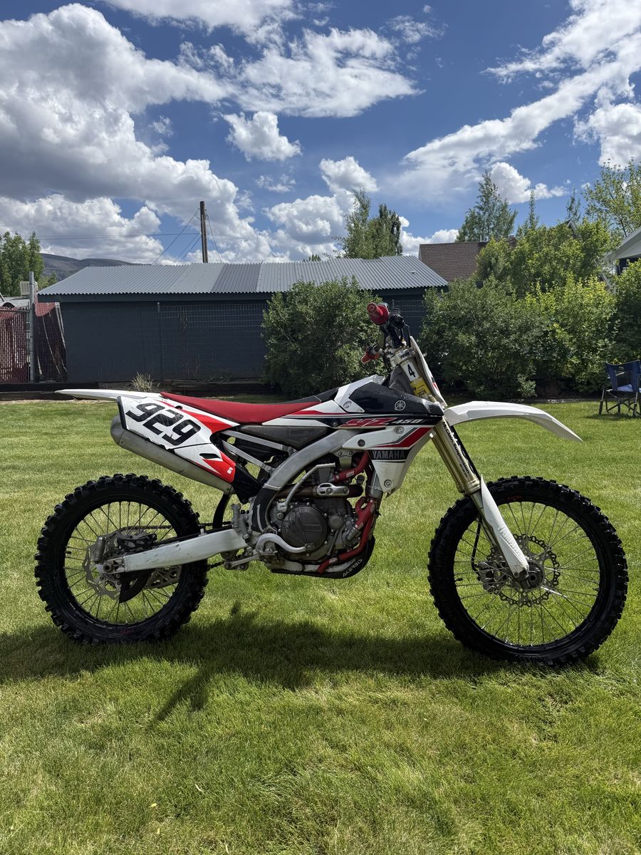Yamaha YZ450F Dirt Bike