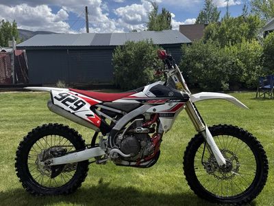 Yamaha YZ450F Dirt Bike