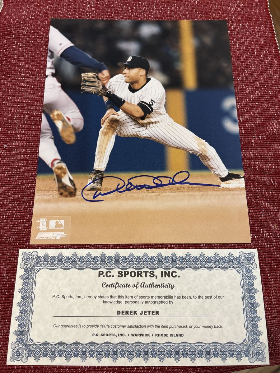 Derek Jeter New York Yankees Autograph MLB Baseball Hand Signed 8x10 Photograph Auto with Certificate of Authenticity COA