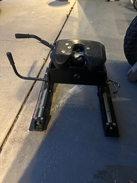 Curt C- 16 fifth wheel hitch