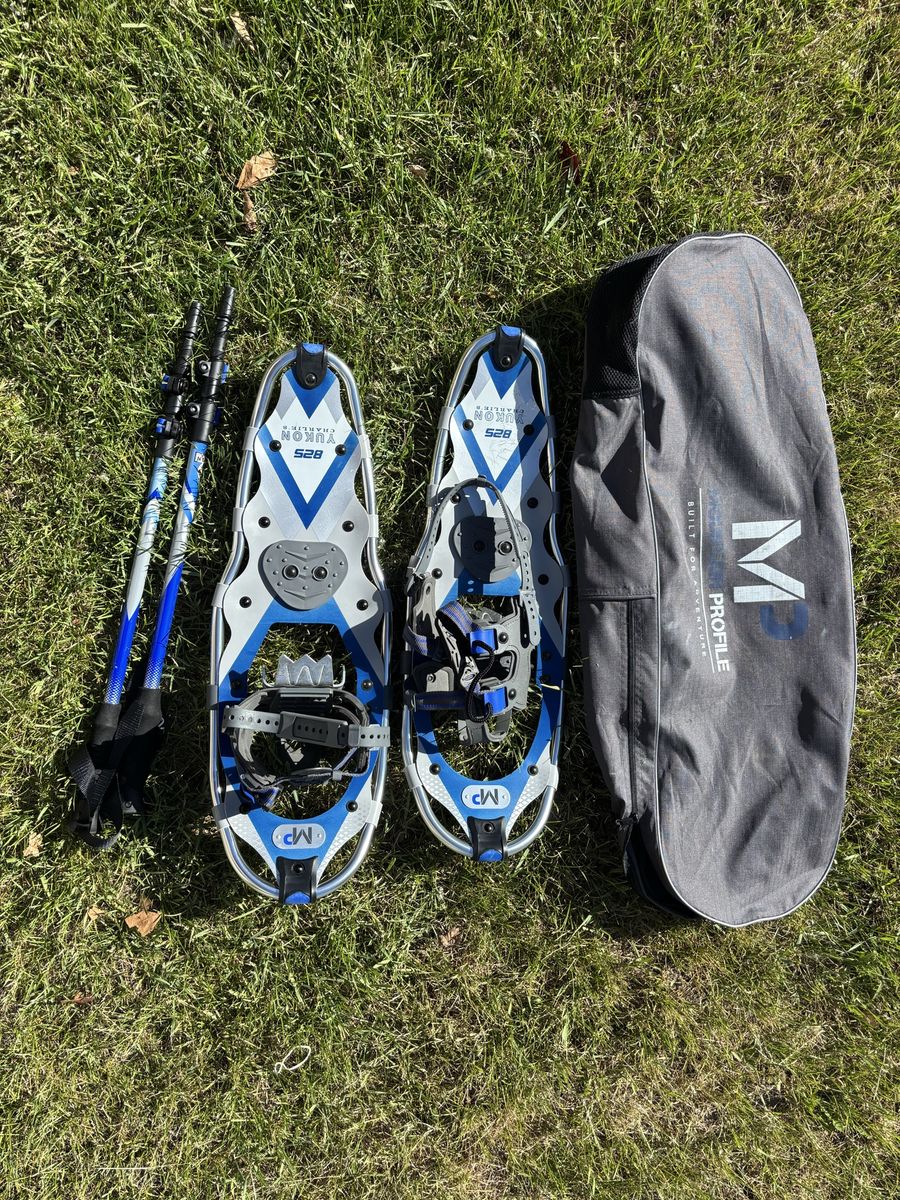 Yukon Charlie's MP 528 Snowshoe Kit with Poles and Carry Bag - Excellent Condition