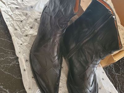 Boots Black size 10