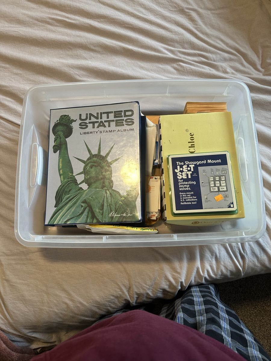 US Liberty Stamp AlbumA +Nice Binder+ 1000s stamps