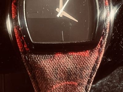 Vestal Watch Black Face Red Pattern Fabric Strap Used
