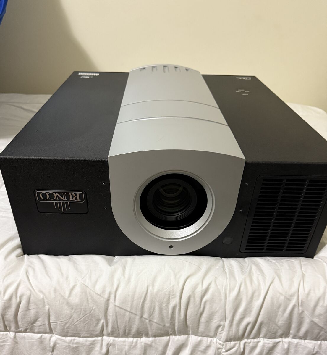 Runco CL-810 Home Theater Projector