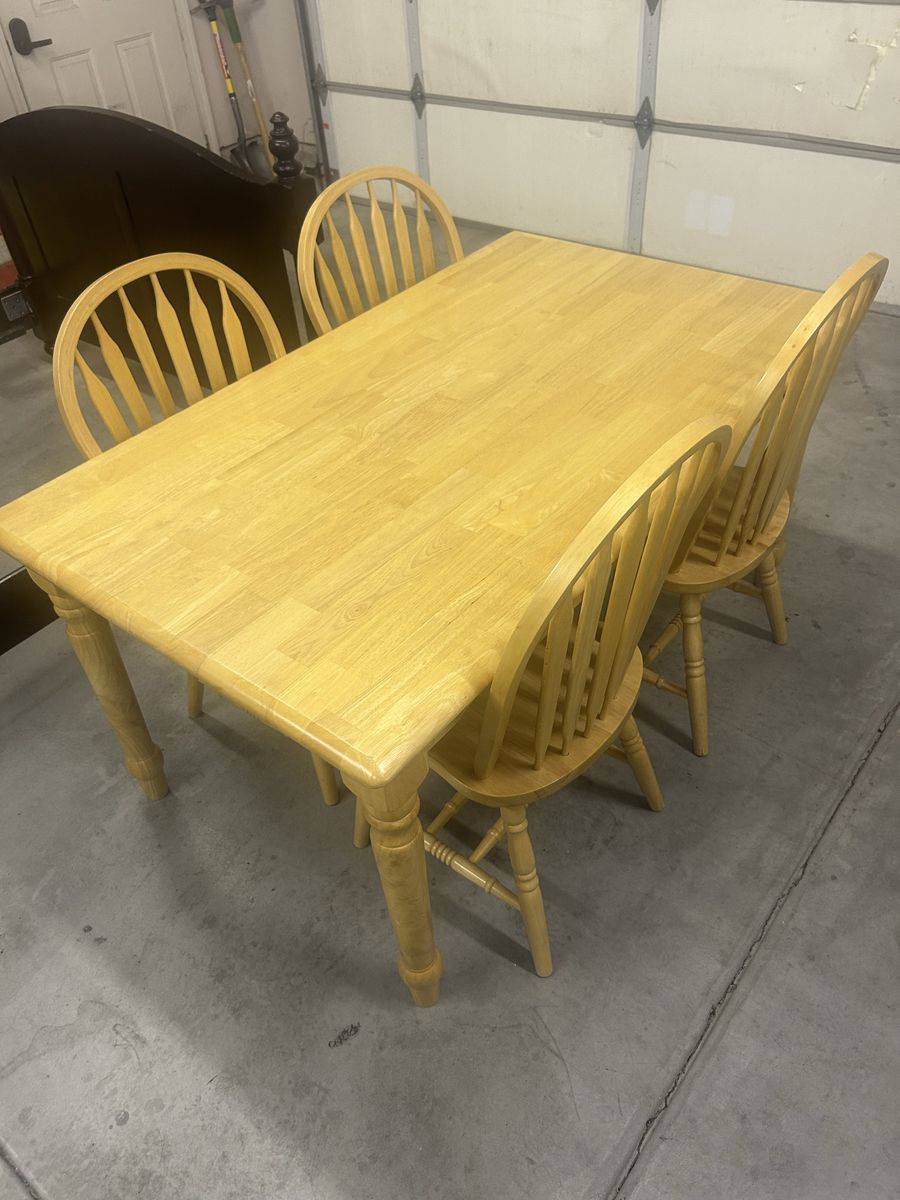 Light Wood Rectangular Dining Table with 4 Spindle-Back Chairs - Complete Dining Set. Solid wood and sturdy