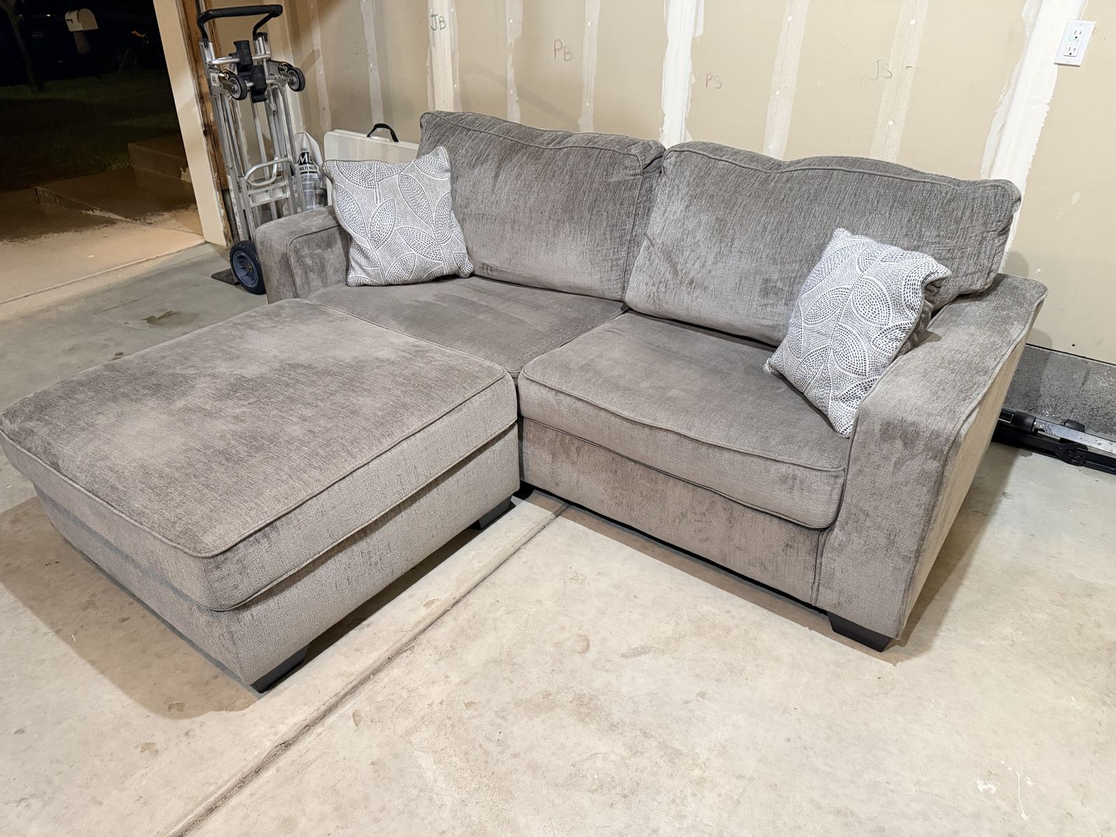 Gray Pull-Out Sleeper Sofa Sectional with Ottoman - Used Couch with Mattress