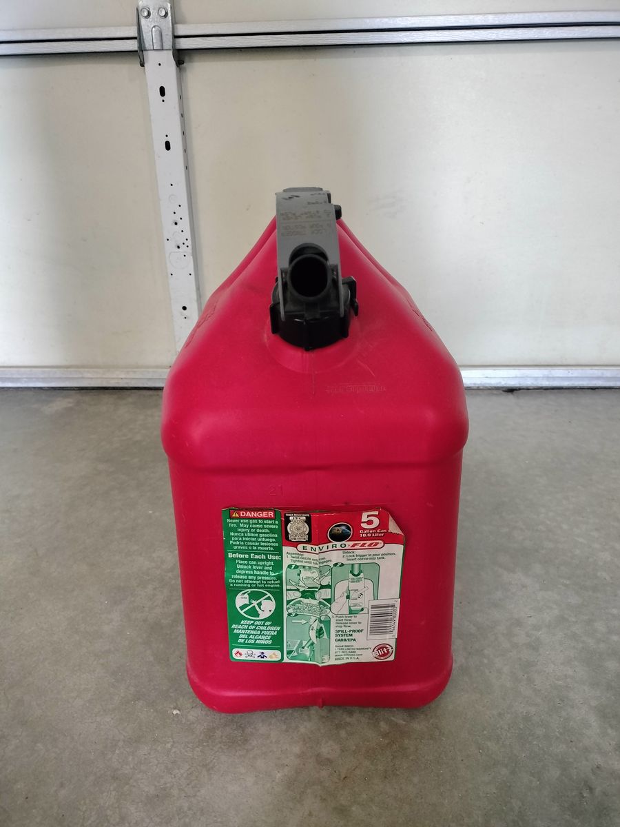 Blitz Enviro-Flo 5 Gallon Red Plastic Gasoline Container