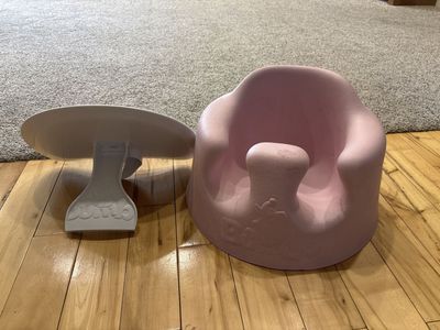 Bumbo with tray