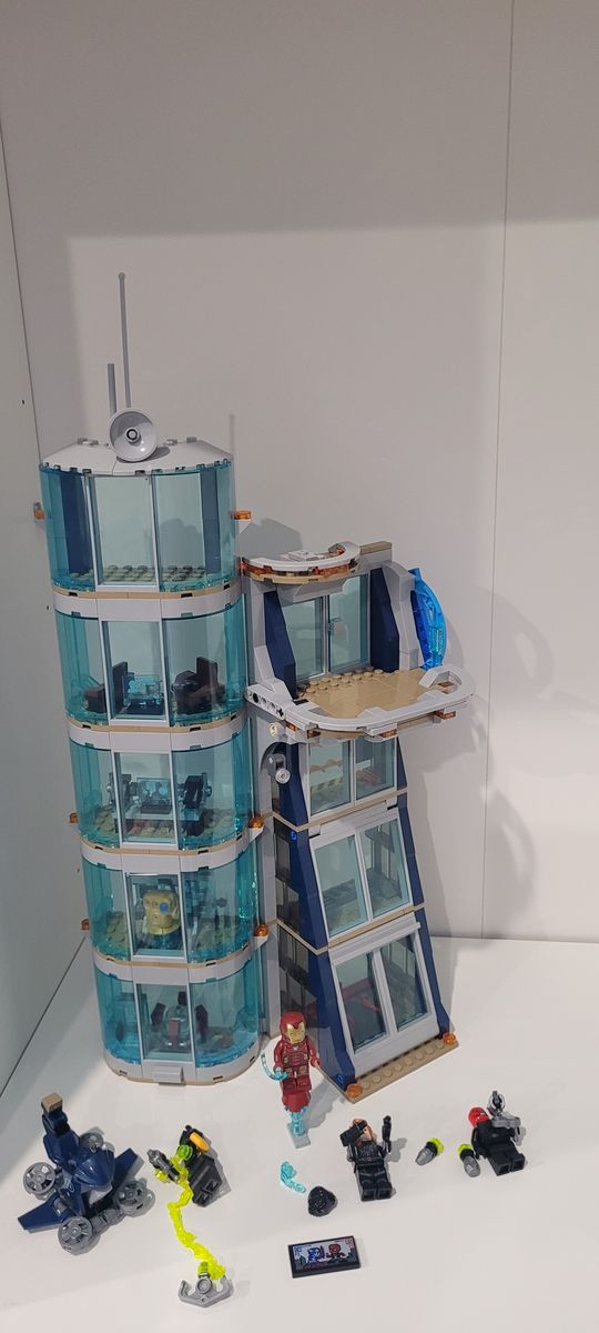 Lego Avenger's Tower-missing 2 iron mans