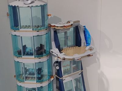 Lego Avenger's Tower-missing 2 iron mans