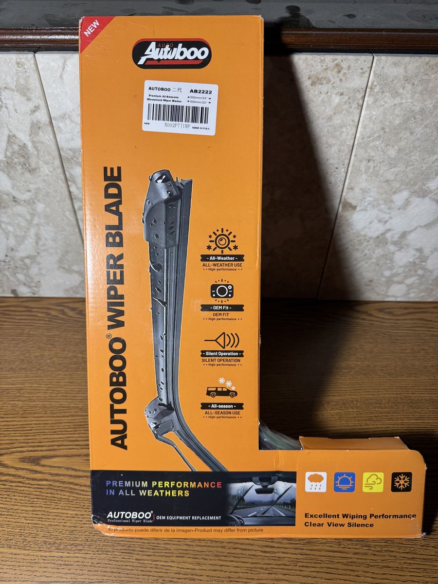 New Pair Of 22 Inch WindshIeld Wiper blades