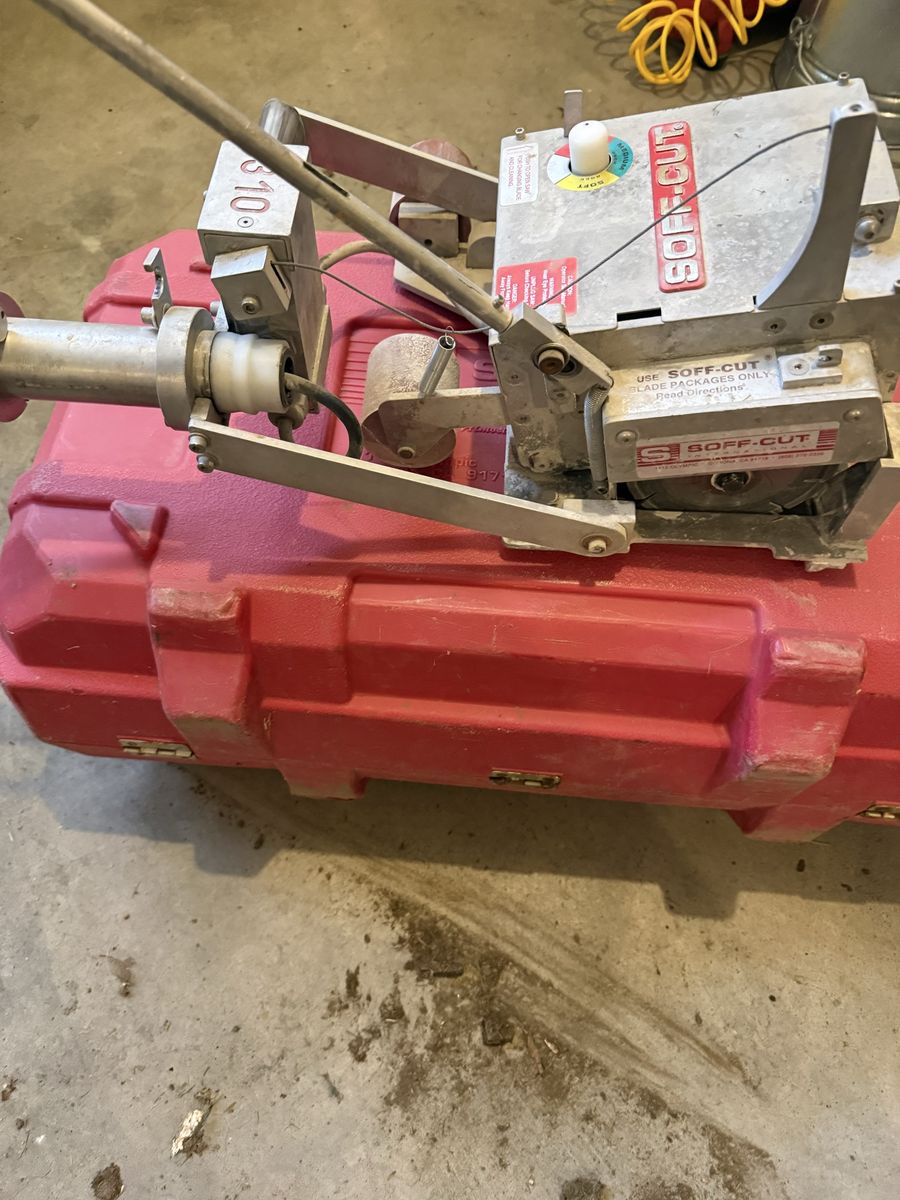 2 Concrete saws and trowel machine