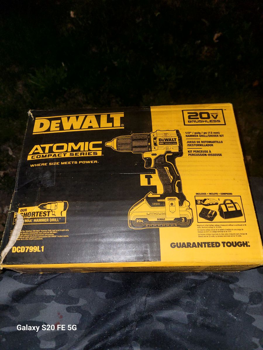 DDeWalt Atomic DCD799L1 20V MAX Brushless Hammer Drill/Driver Kit Inc battery, ba charger Retail $189ewalt