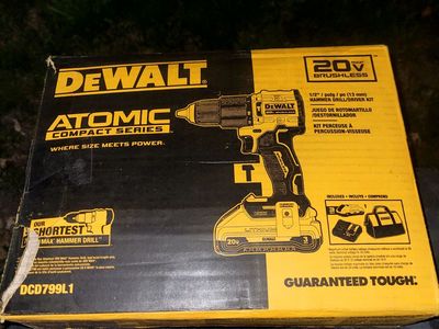 DDeWalt Atomic DCD799L1 20V MAX Brushless Hammer Drill/Driver Kit Inc battery, ba charger Retail $189ewalt